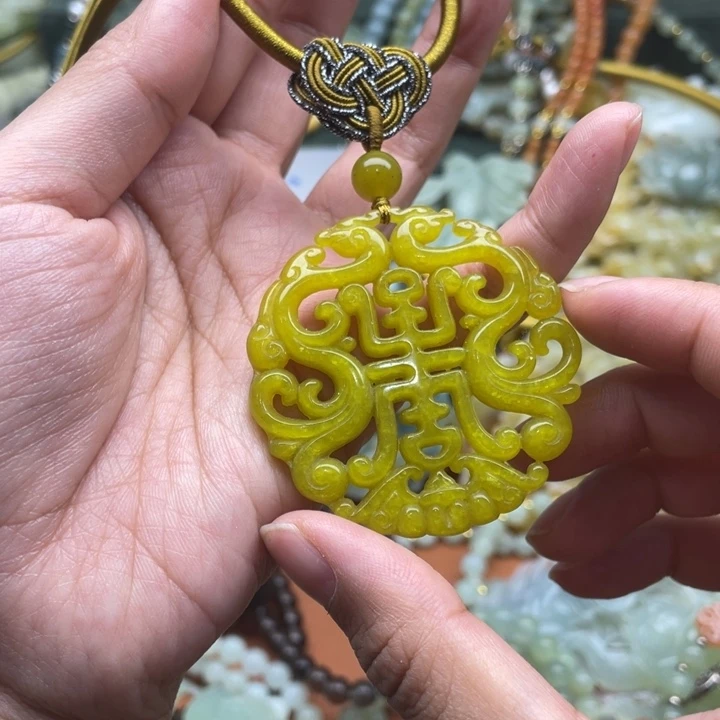 蛇纹石玉吊坠合金