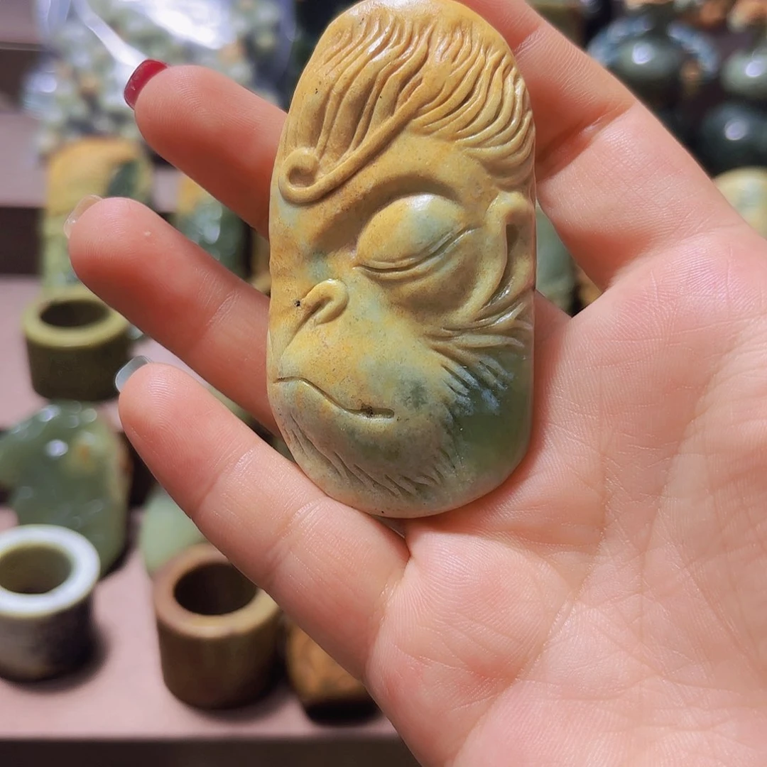 岫岩老玉（透闪石质玉）未镶嵌颈饰很***人