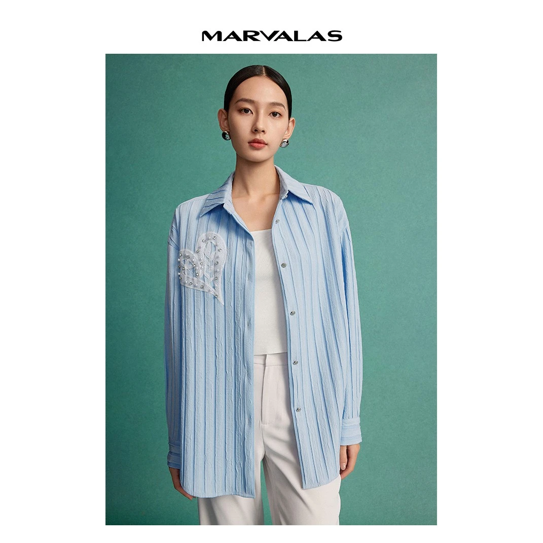 【曼德诗】网纱绣花衬衫2024春爱心竖条纹衬衣MC311310763
