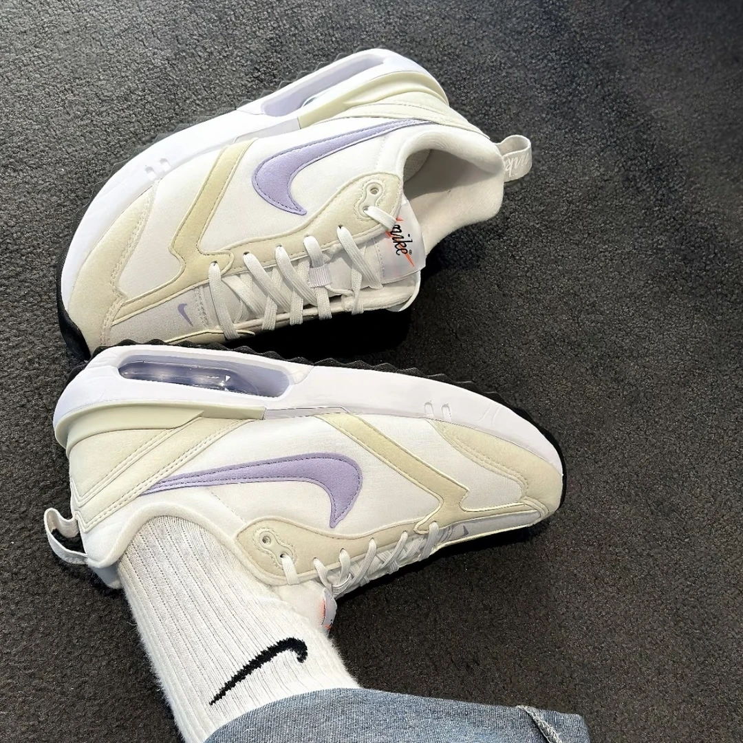 NIKE/耐克女款米白色复古休闲运动鞋DC4068100