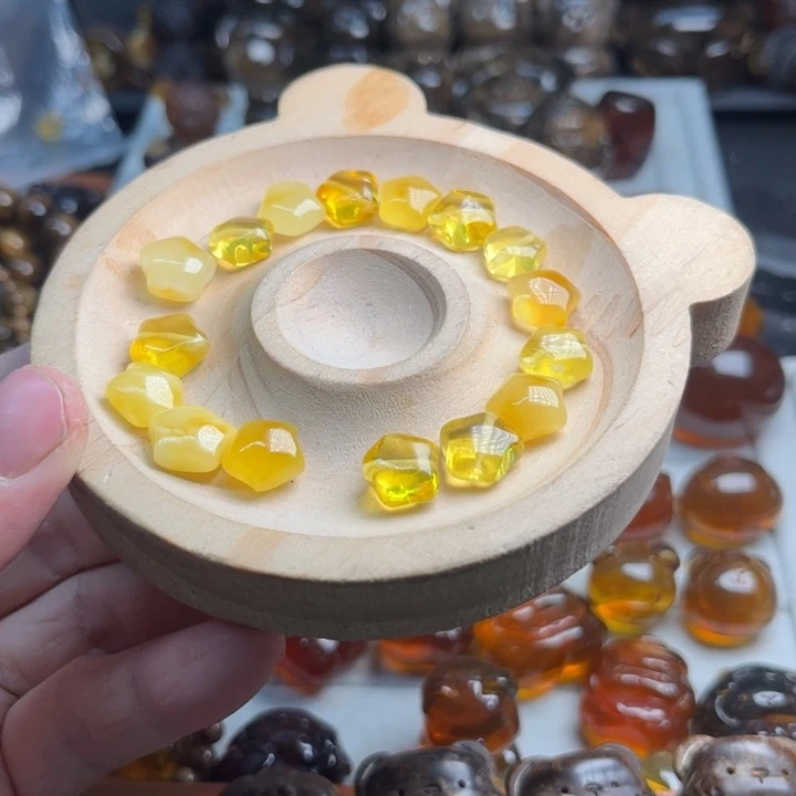 琥珀未镶嵌颈饰蜜蜡