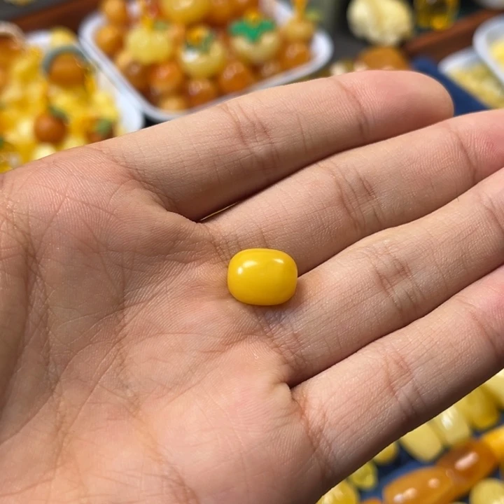 琥珀未镶嵌裸石精工微瑕老蜡枣珠