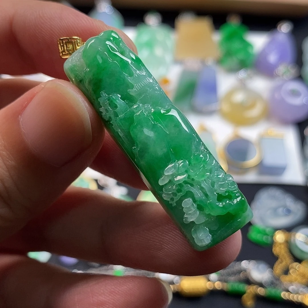 翡翠18K金镶嵌颈饰翡翠