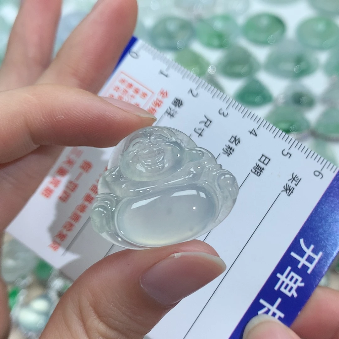 翡翠未镶嵌颈饰佛公