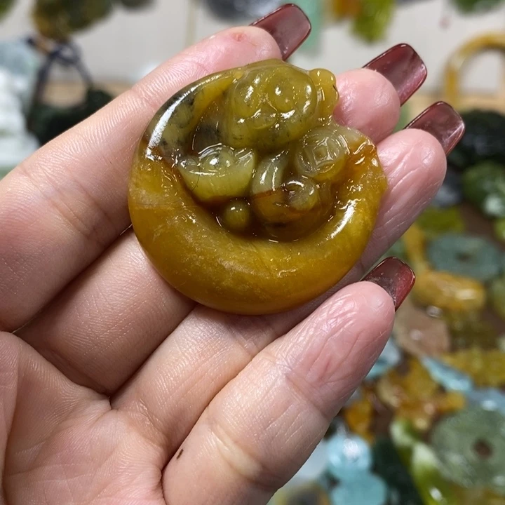 蛇纹石玉未镶嵌吊坠