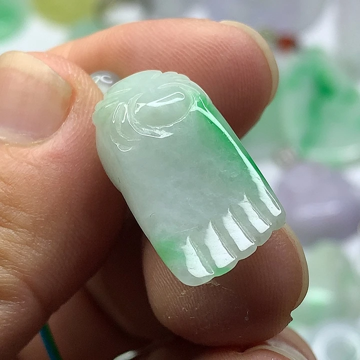 翡翠未镶嵌吊坠(赠链)