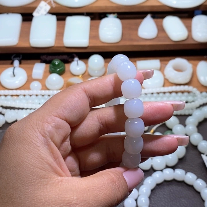 未镶嵌手链和田玉哆**梦