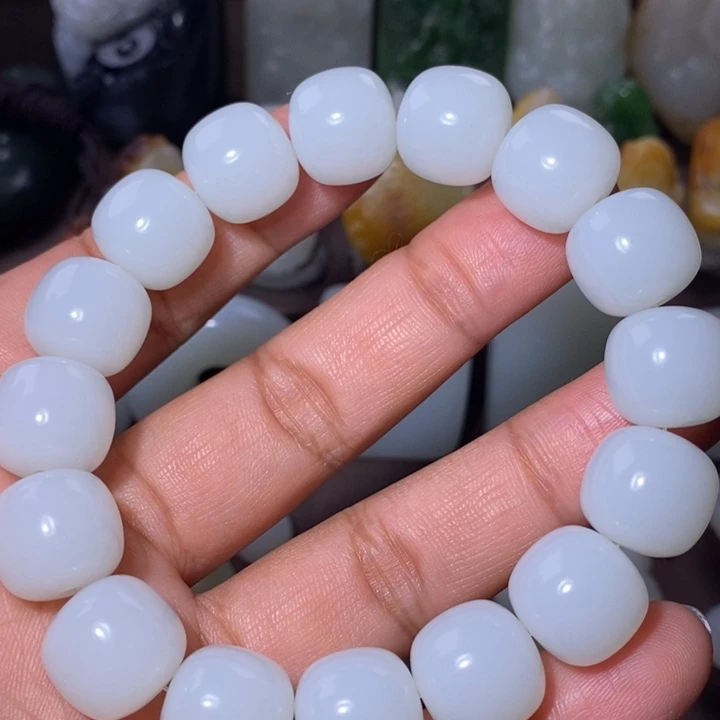 往***零和田玉未镶嵌手链