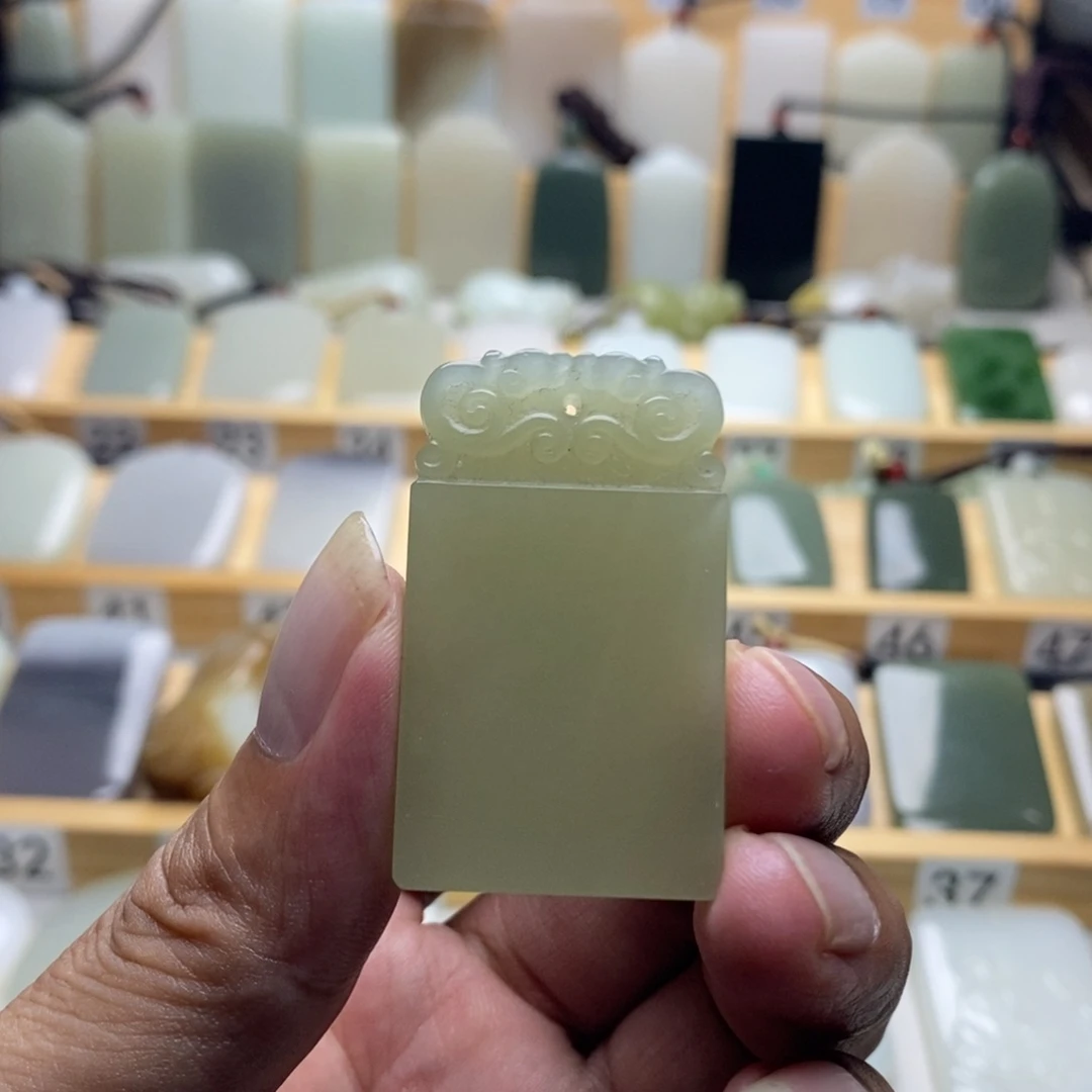 未镶嵌戒指和田玉