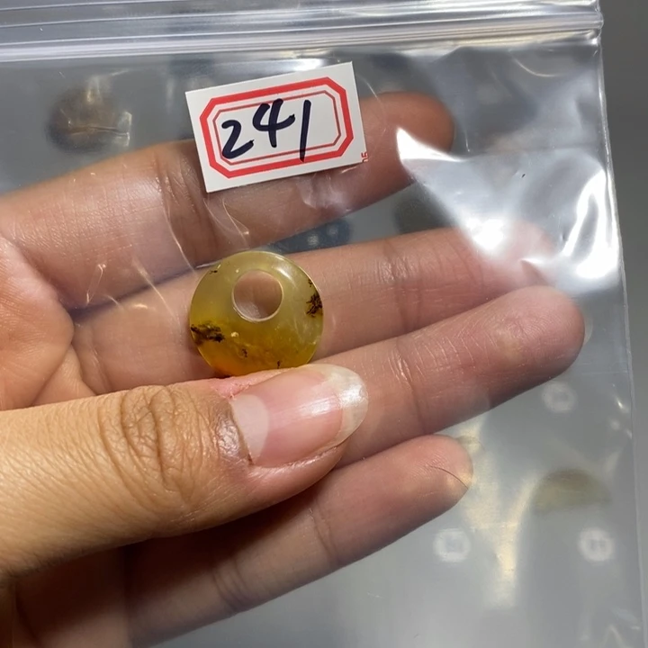 蛇纹石玉颈饰未镶嵌倦*