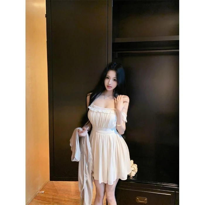 蕾丝拼接杏色吊带连衣裙女夏季纯欲修身无袖裙子显瘦高腰a字短裙