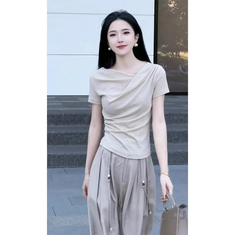 燕麦色短袖t恤休闲裤两件套女2025新款夏季高级感超好看独特穿搭