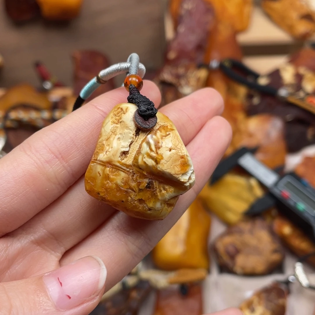 琥珀未镶嵌珠宝奇石