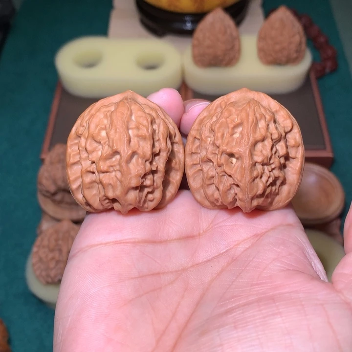 核桃文玩核桃把件野狼