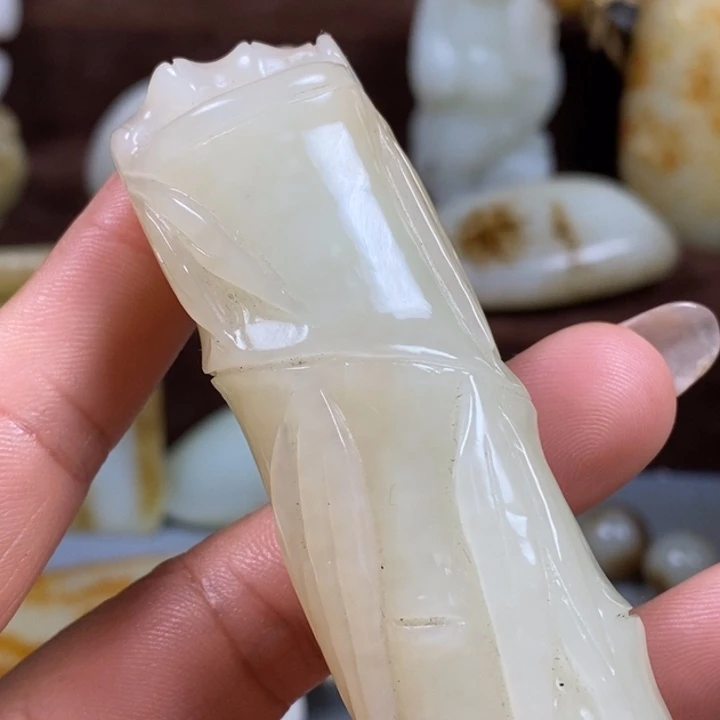 隔***叔和田玉未镶嵌颈饰