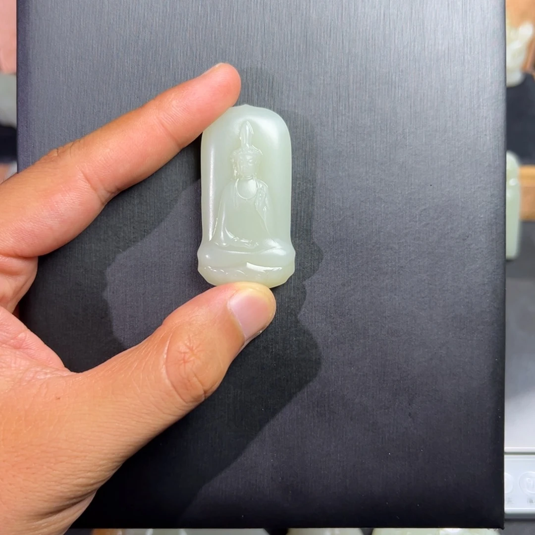 G***G和田玉（青白玉）未镶嵌颈饰