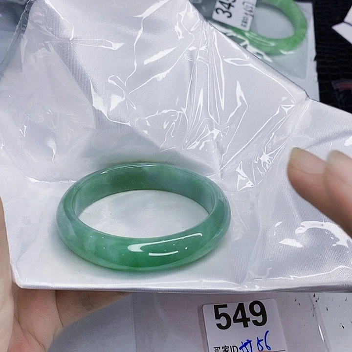 翡翠未镶嵌手镯一图一物实物为准（微瑕处理）