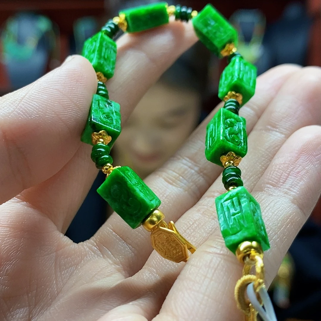 如***祥翡翠未镶嵌颈饰手串