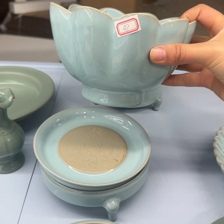 微瑕天青莲花温碗