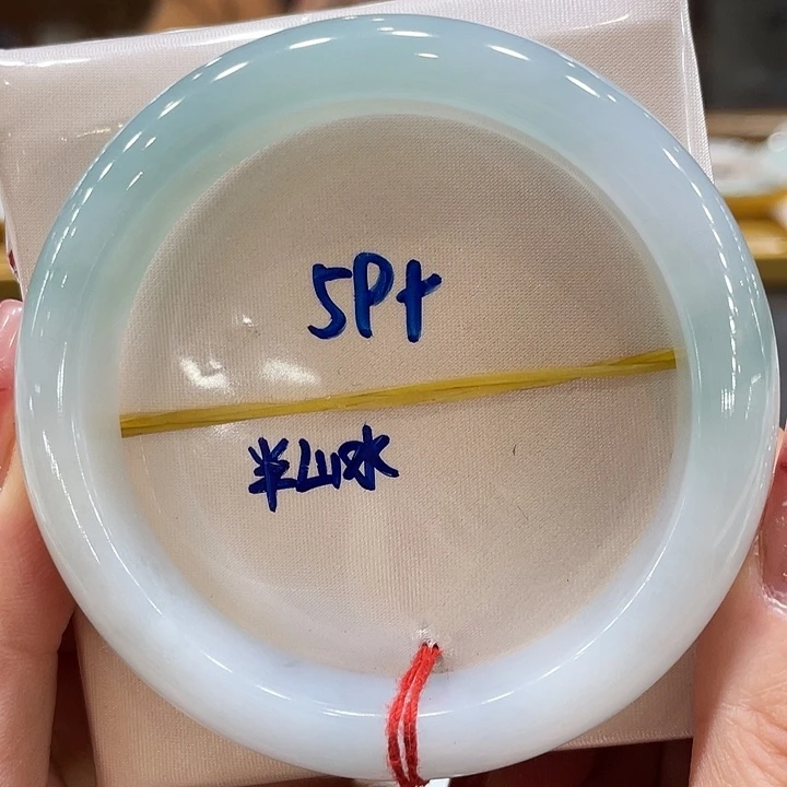 翡翠手镯未镶嵌翡翠手镯