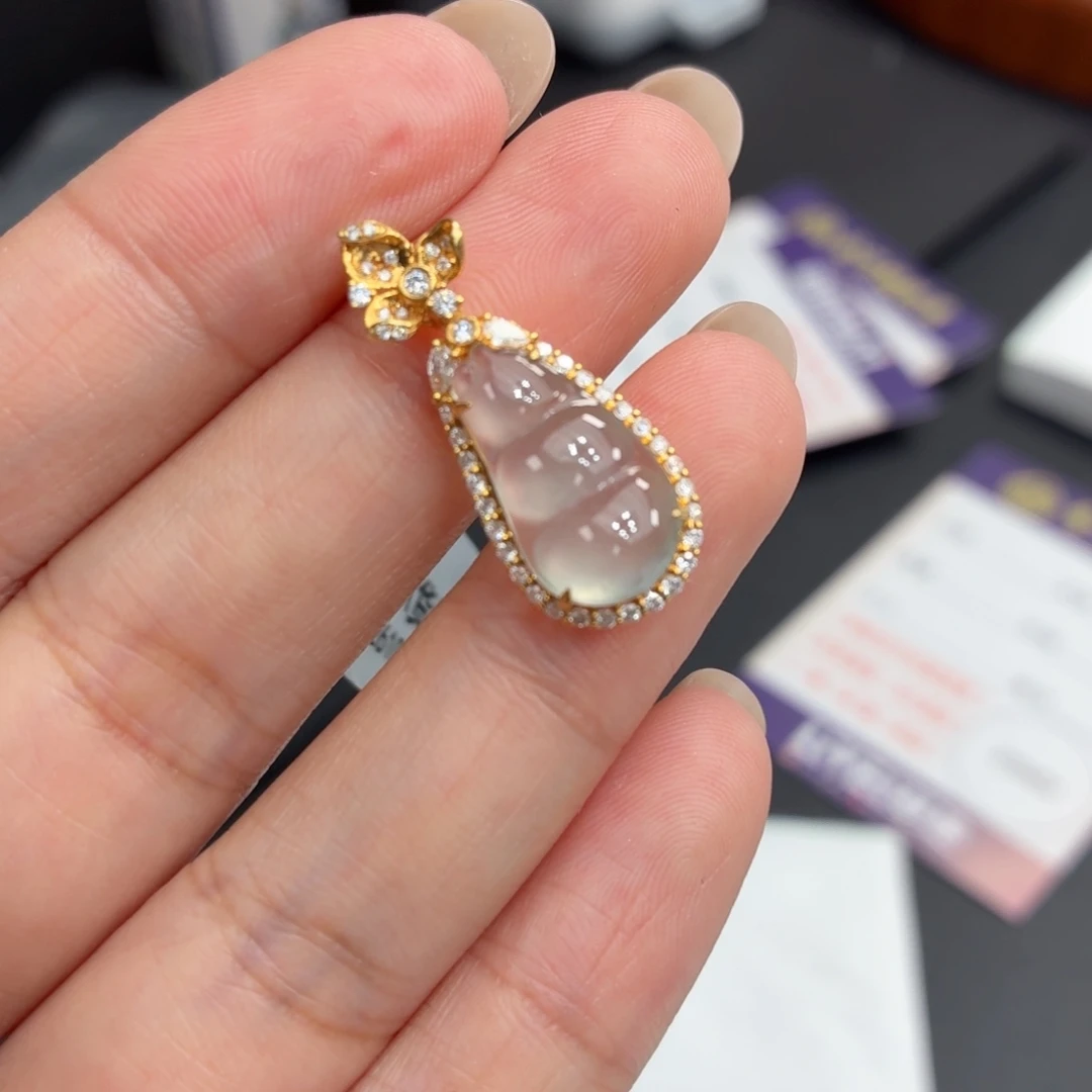 翡翠18K金镶嵌颈饰