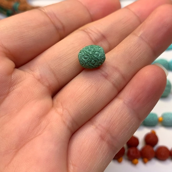 绿松石未镶嵌颈饰