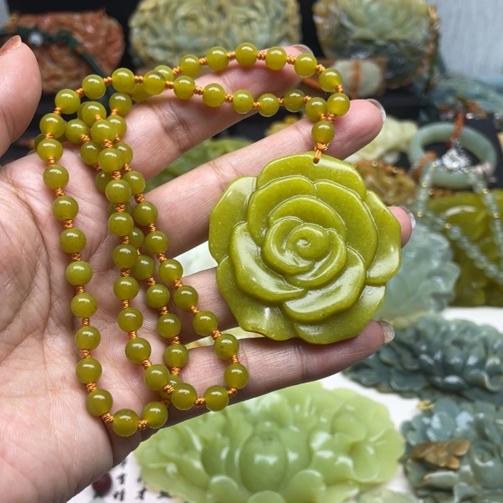 蛇纹石玉未镶嵌颈饰