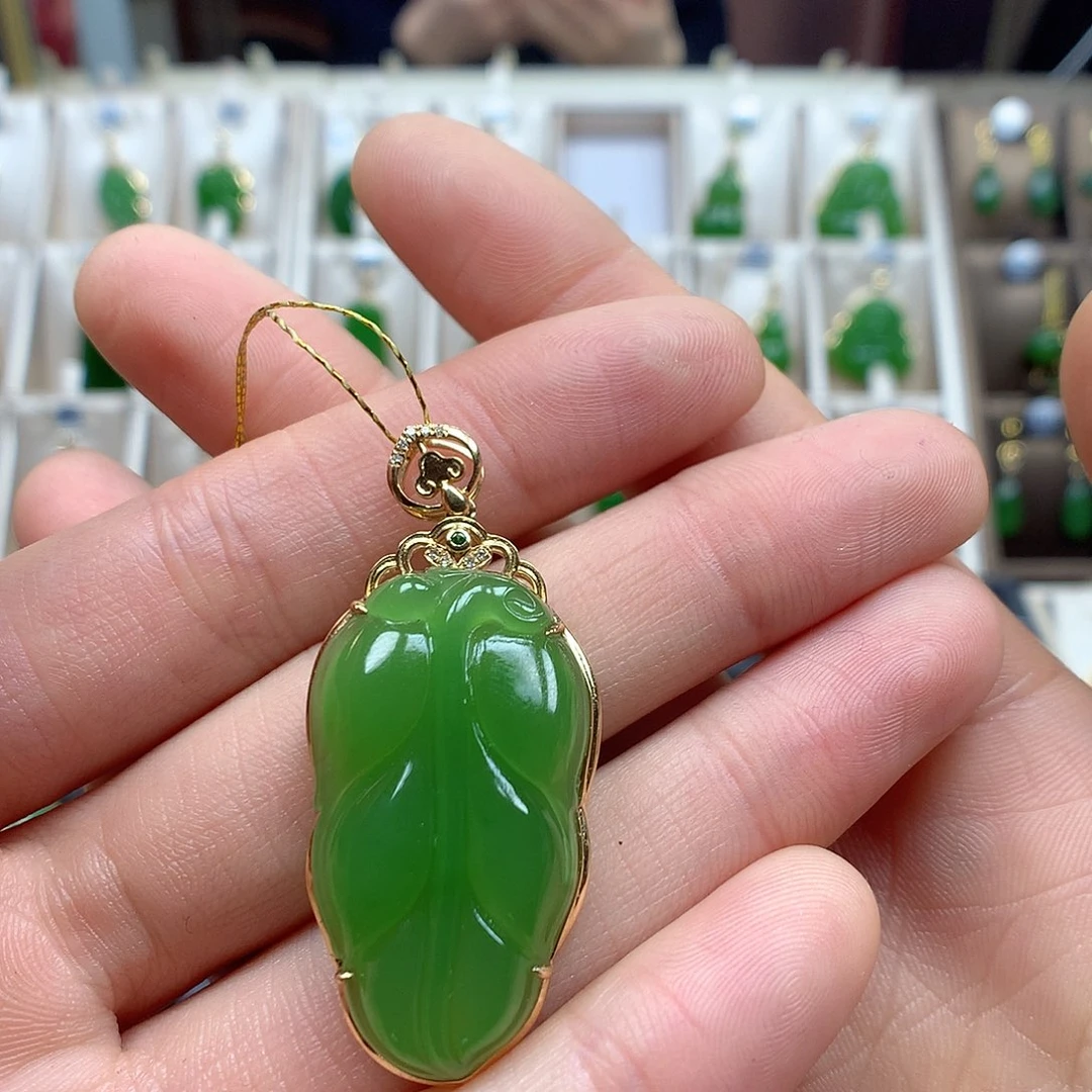 和田玉颈饰18K金镶嵌17×30