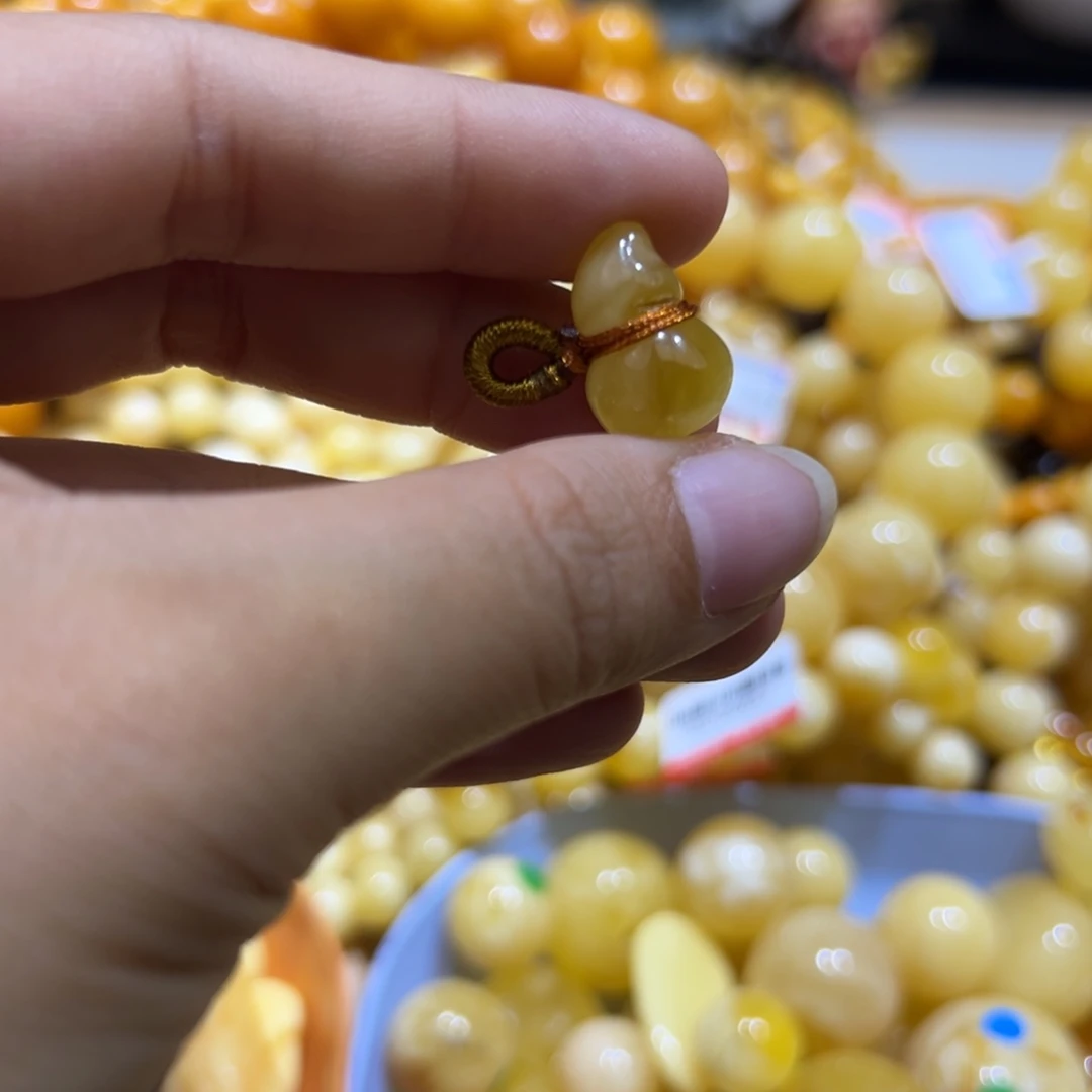 琥珀珠宝奇石未镶嵌