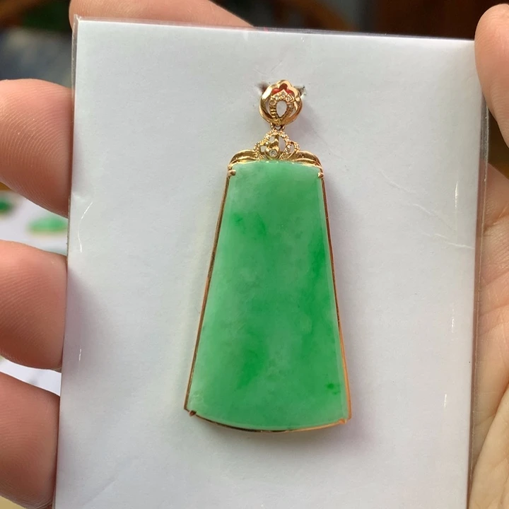 翡翠18K金镶嵌颈饰翡翠吊坠
