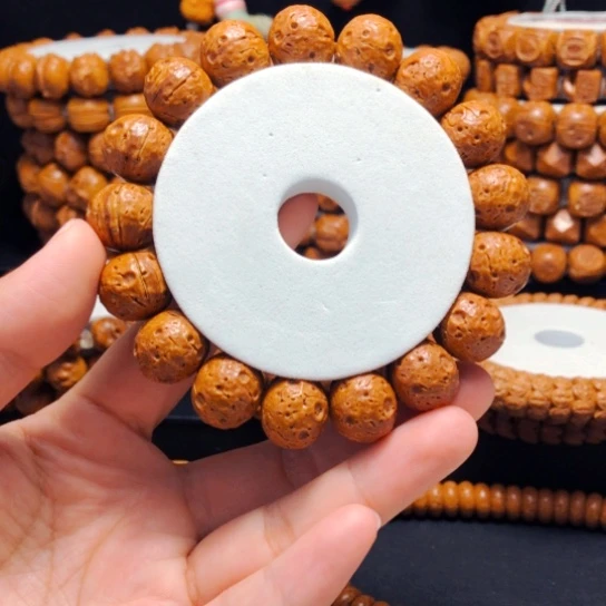 桃核手串雕刻星球