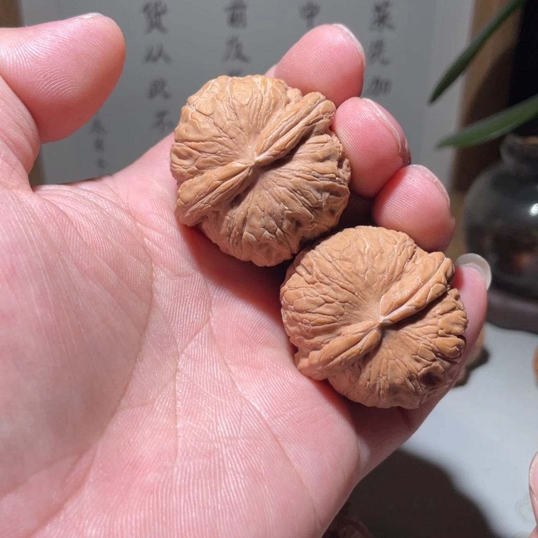 文玩核桃吊坠元宝