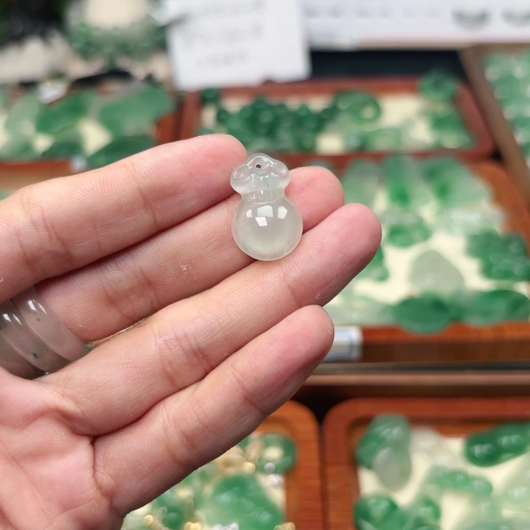 石英质玉（非洲翠）未镶嵌颈饰