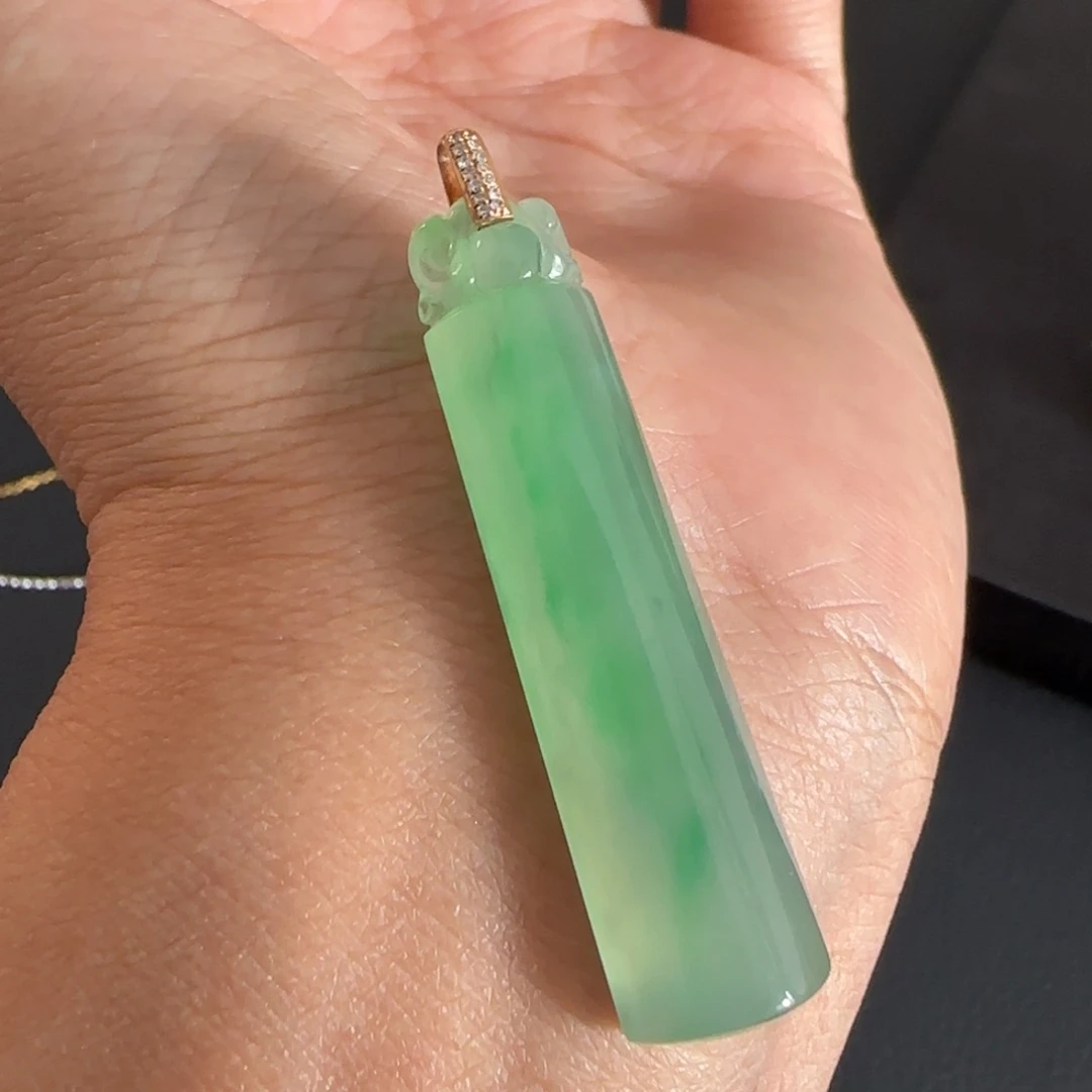 翡翠颈饰18K金镶嵌无事牌