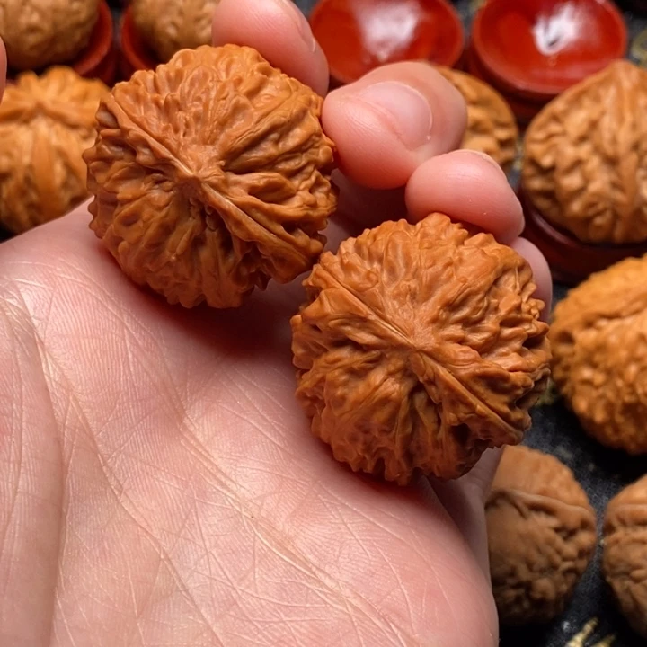 滕***练文玩核桃吊坠麒麟球