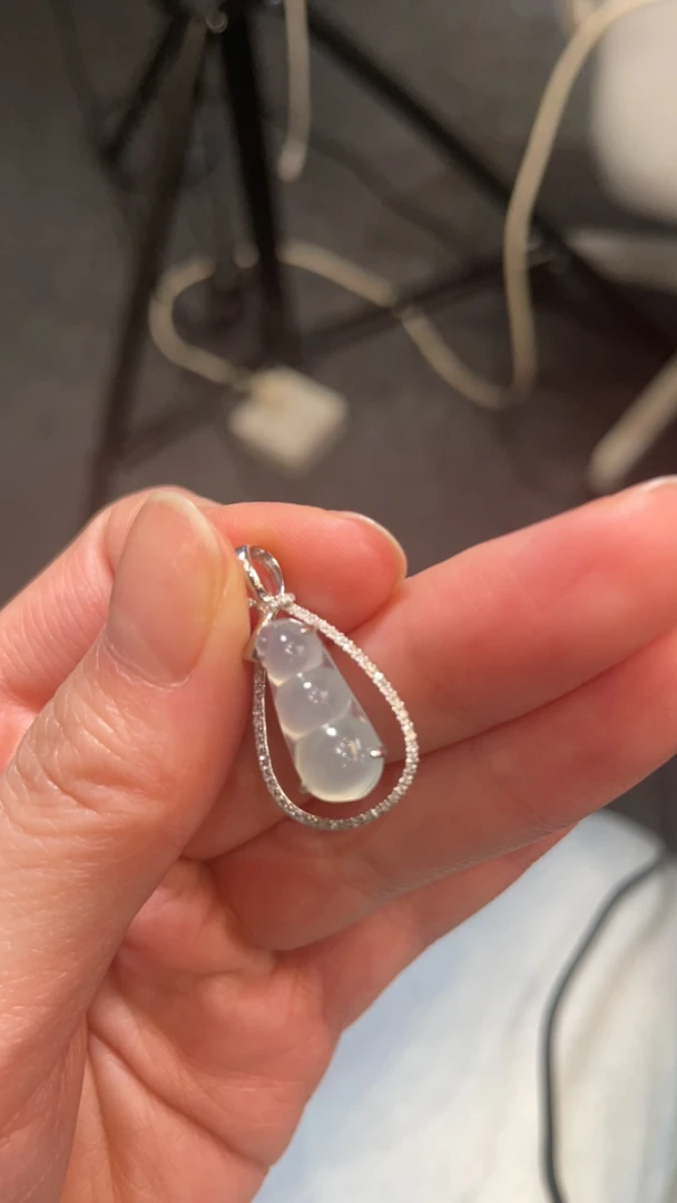 天然缅甸A货翡翠福豆