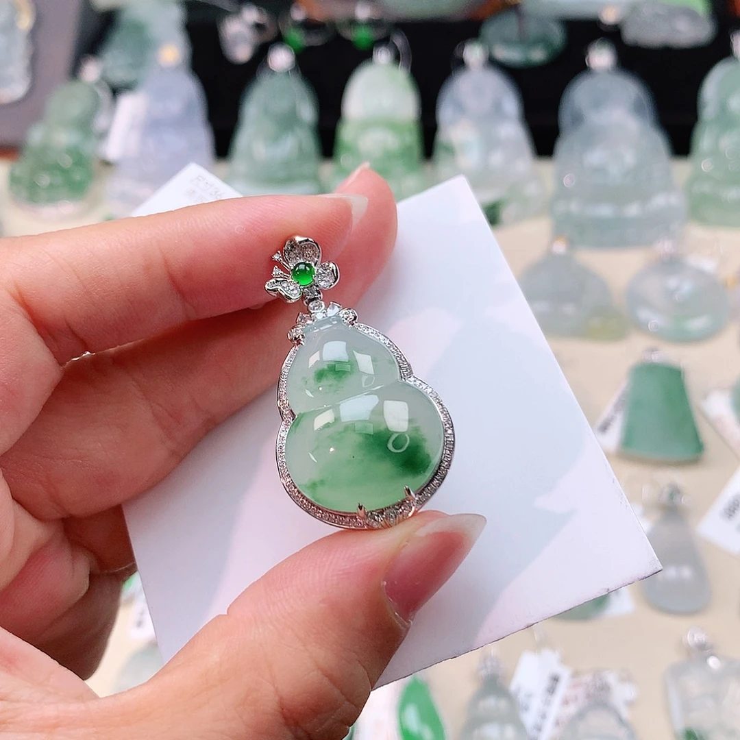 翡翠挂件18K金镶嵌葫芦