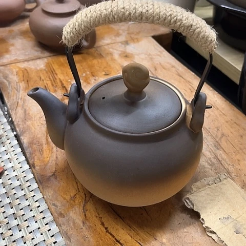 微瑕，明火，烧水壶700毫升有渗水，多抹布麻