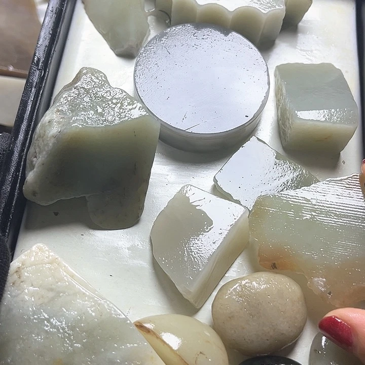 和田玉（糖玉）和田玉边角料9K金镶嵌点*