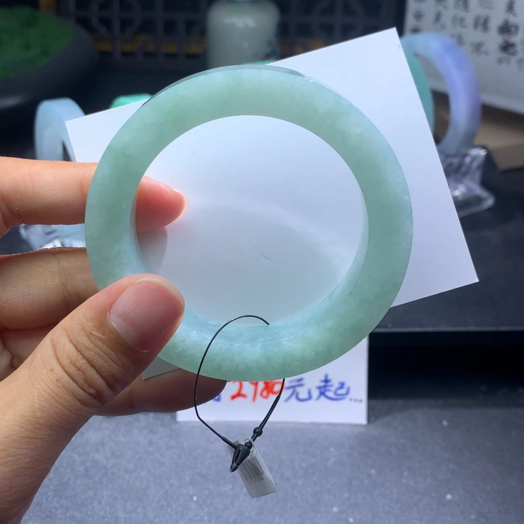 未镶嵌翡翠手镯定制翡翠