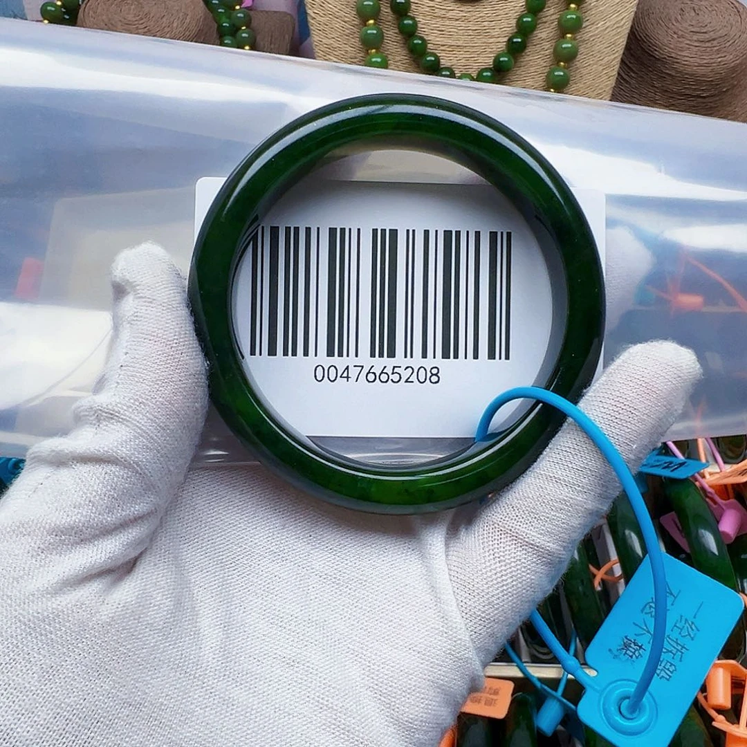 音***气和田玉未镶嵌手镯