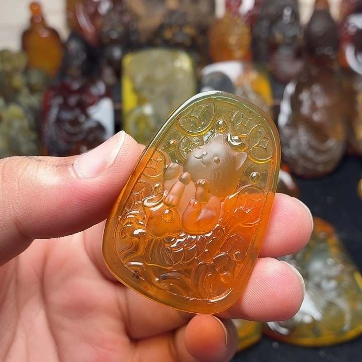 琥珀未镶嵌颈饰33