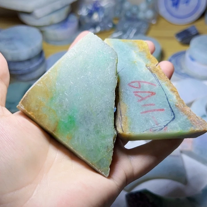 翡翠未镶嵌颈饰钓*