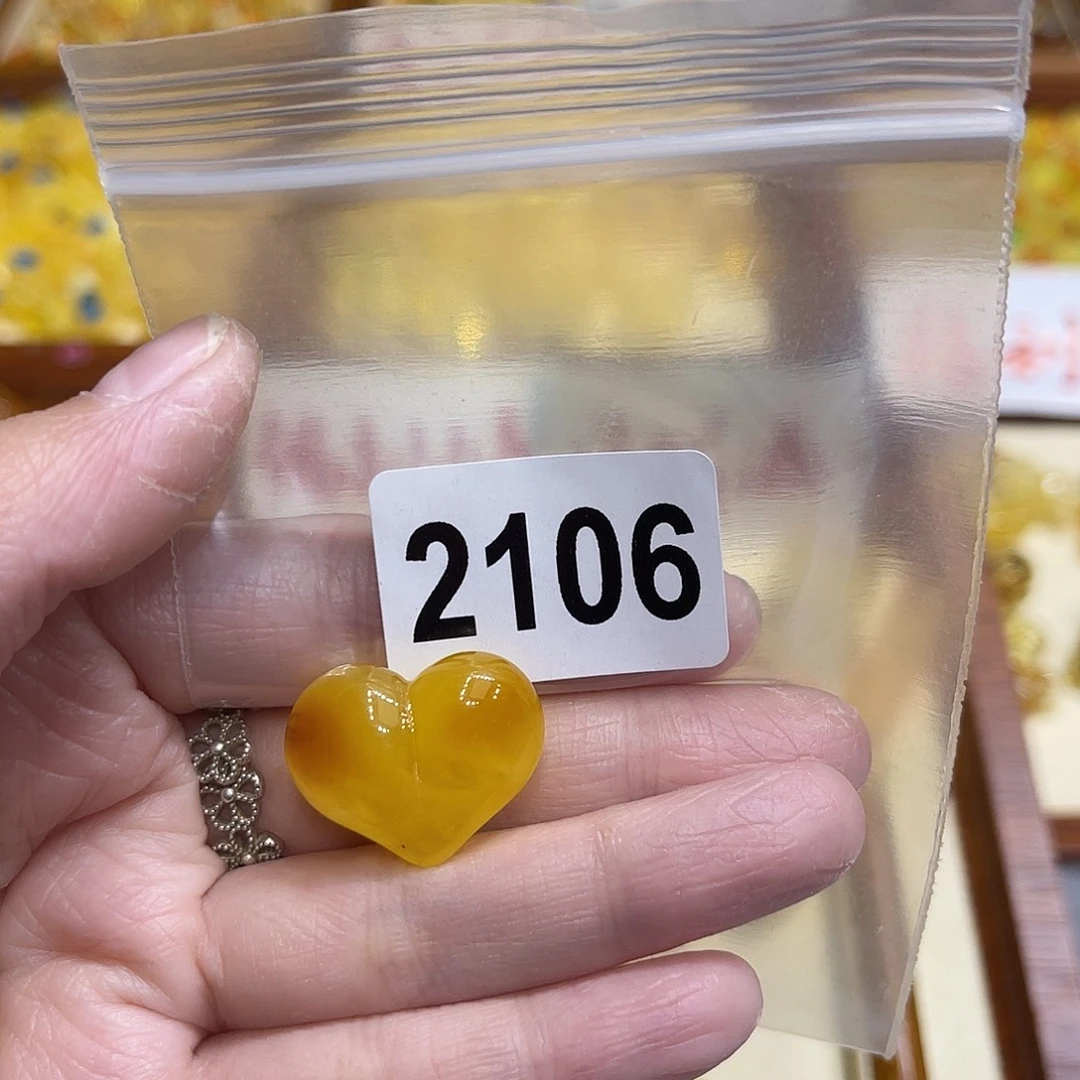 琥珀未镶嵌颈饰蜜蜡