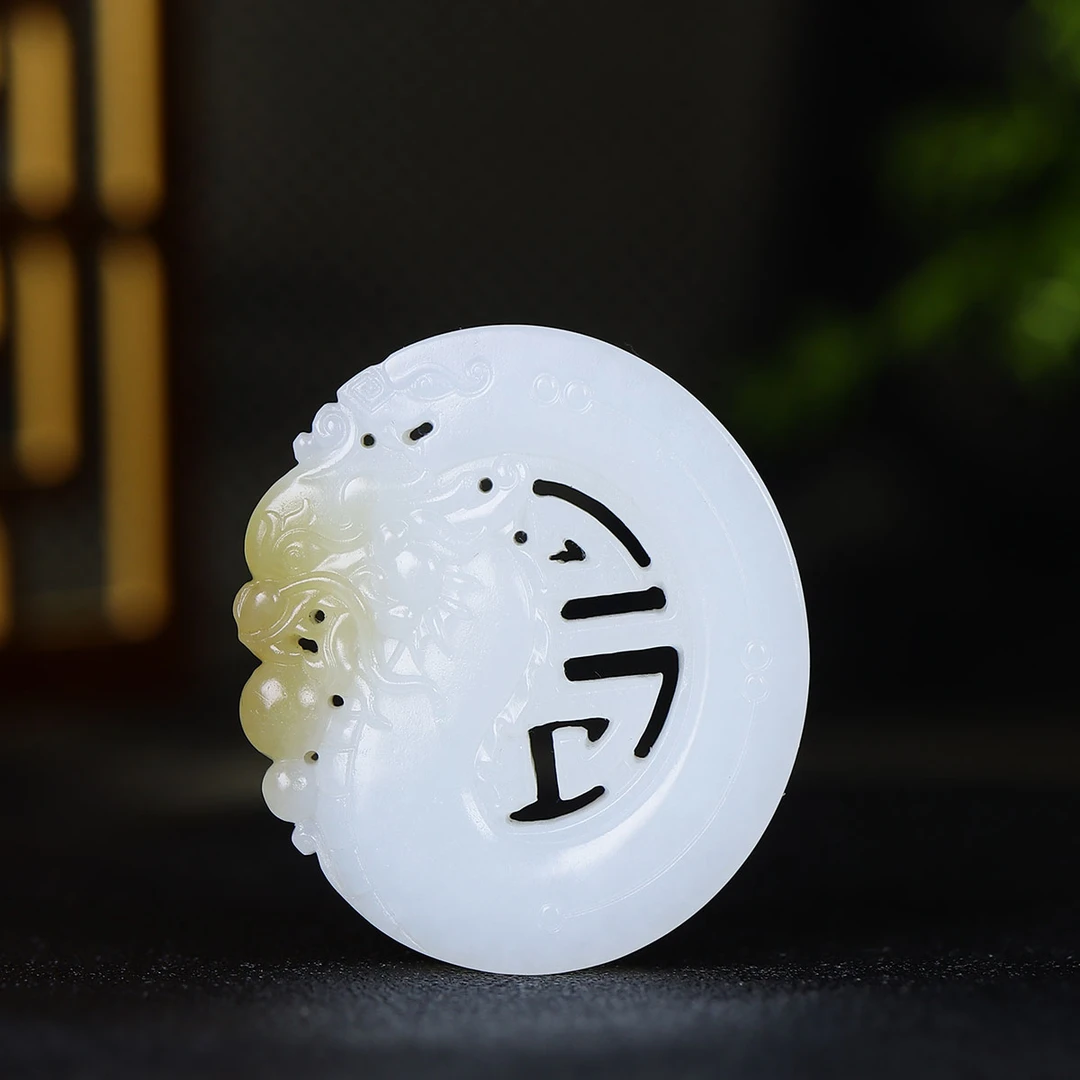 112767和田玉糖白玉生肖龙玉佩