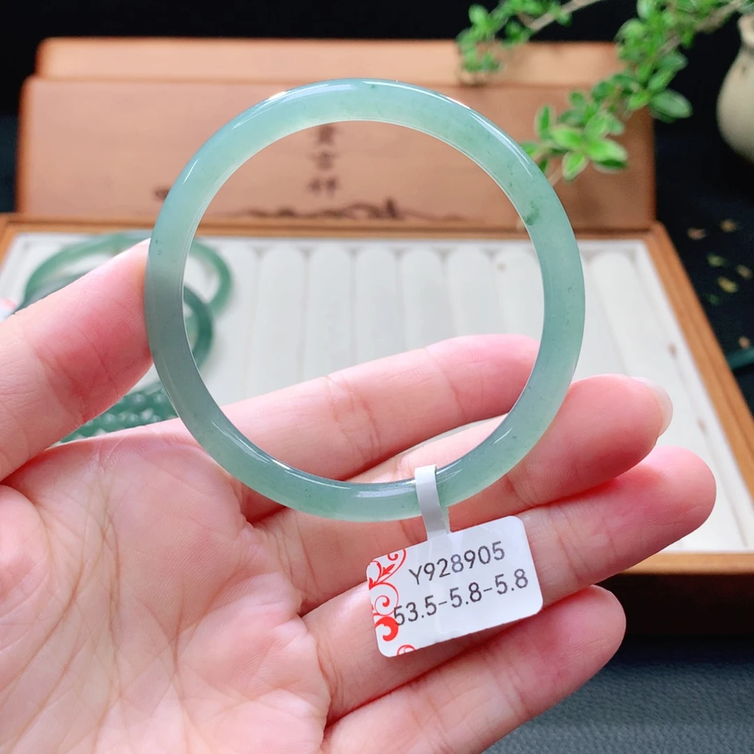 未镶嵌手镯（圆镯）翡翠