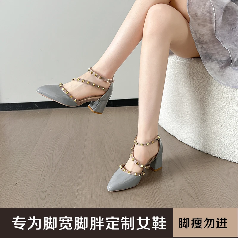 加肥加宽胖mm大码女脚肥脚宽铆钉41-43尖头方跟包头高跟鞋JS54030