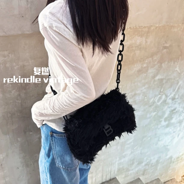 95新 Balenciaga/巴黎世家 复燃精选/Downtown毛毛沙漏斜挎包