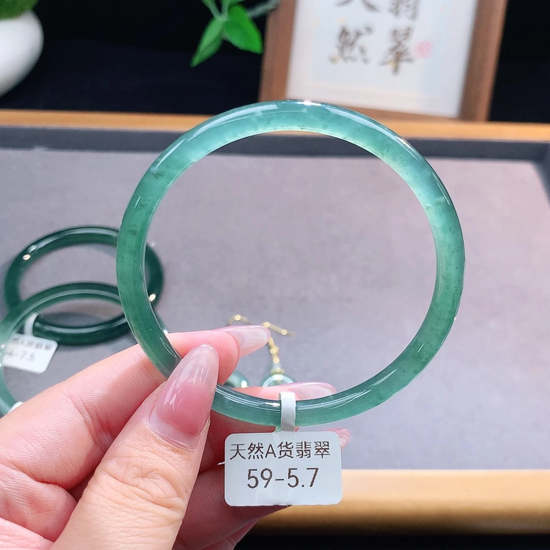 未镶嵌手镯（圆镯）翡翠