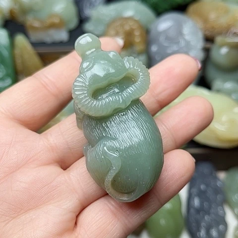 颈饰未镶嵌和田玉